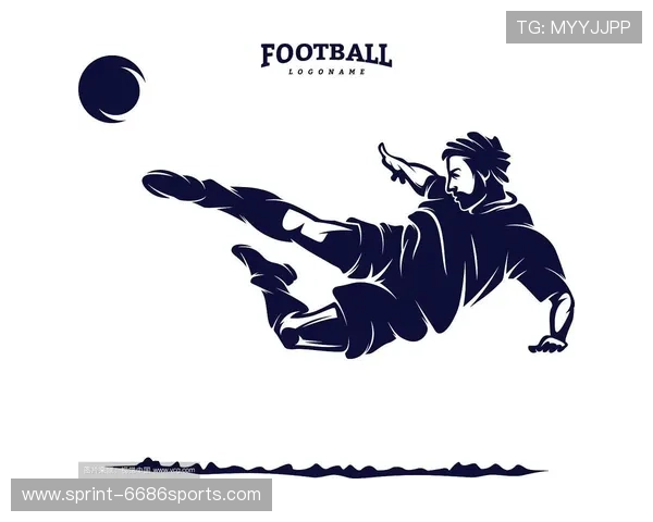 足球巨星剪影映照绿茵岁月展现热血拼搏与荣耀瞬间